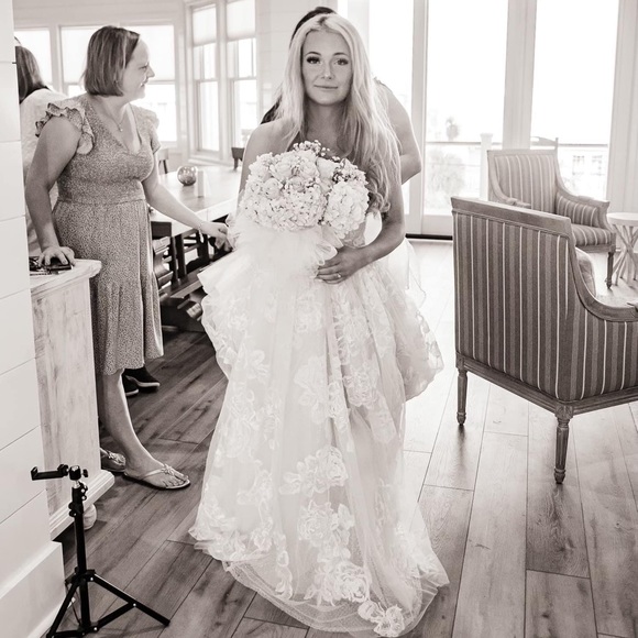 David’s Bridal Wedding Dress - Picture 4 of 4